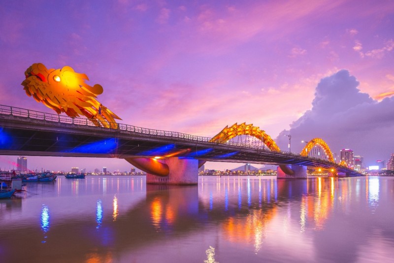 Cầu Rồng hiện thân cho khát vọng bứt phá của Đà Nẵng. Ảnh: Shutterstock Cầu Rồng hiện thân cho khát vọng bứt phá của Đà Nẵng. Ảnh: Shutterstock
