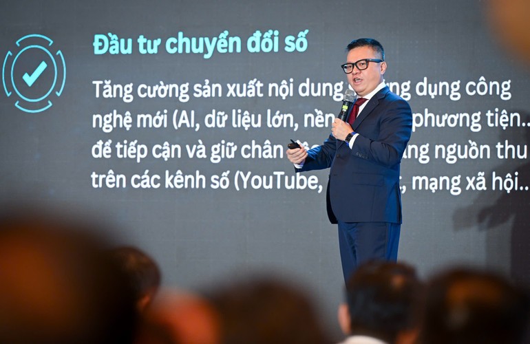 Ông cập nhật những thông tin mới nhất và những góc nhìn sâu sắc về tình hình báo chí toàn cầu. Ông cập nhật những thông tin mới nhất và những góc nhìn sâu sắc về tình hình báo chí toàn cầu.