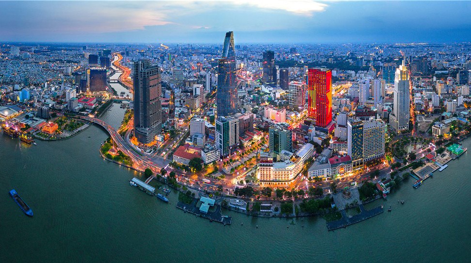 Đô thị Thành phố Hồ Chí Minh phát triển năng động, hiện đại bên dòng sông Sài Gòn. Đô thị Thành phố Hồ Chí Minh phát triển năng động, hiện đại bên dòng sông Sài Gòn.