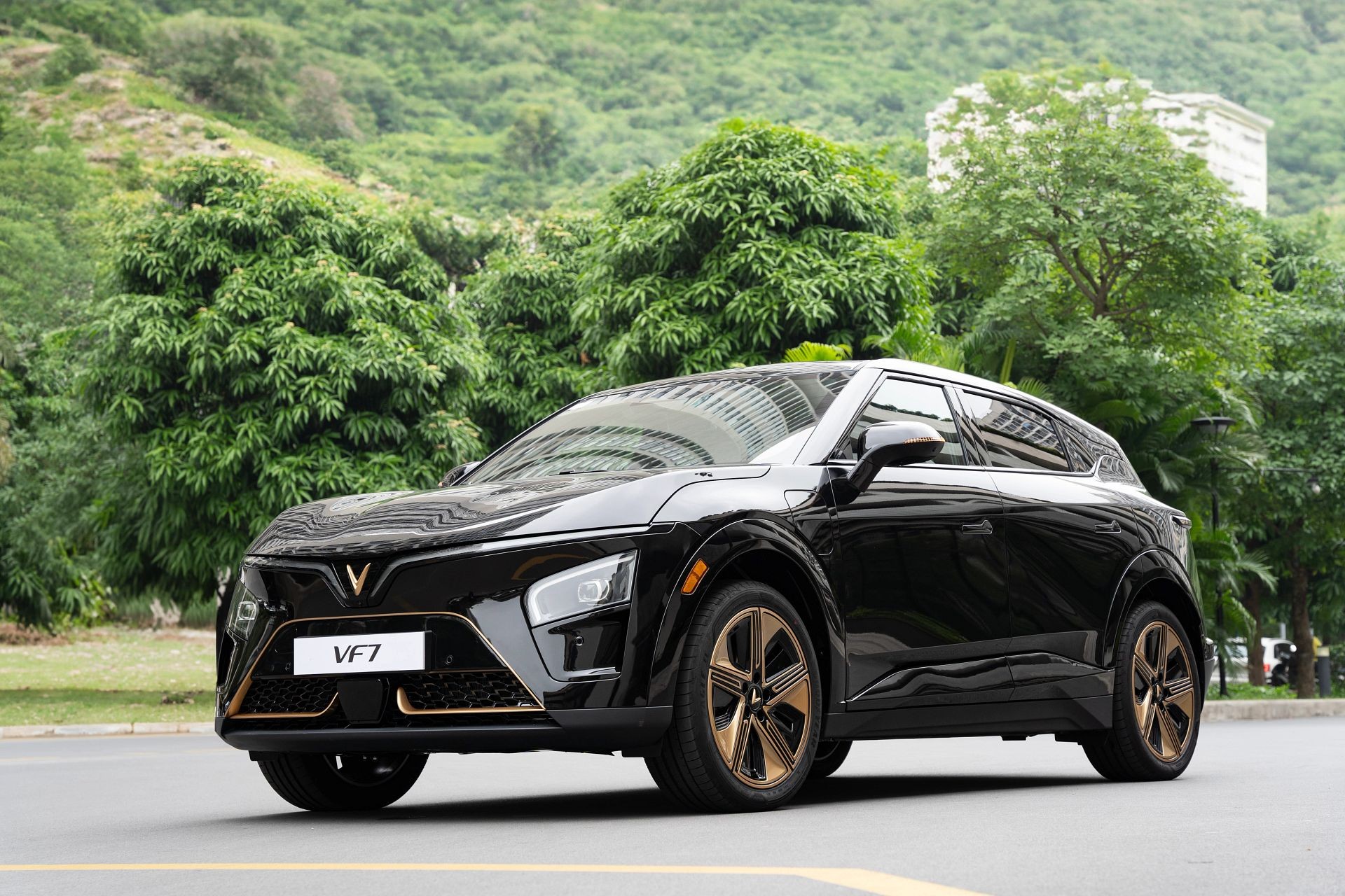 VinFast VF 7 - SUV điện lý tưởng từ phố thị tới tỉnh xa VinFast VF 7 - SUV điện lý tưởng từ phố thị tới tỉnh xa