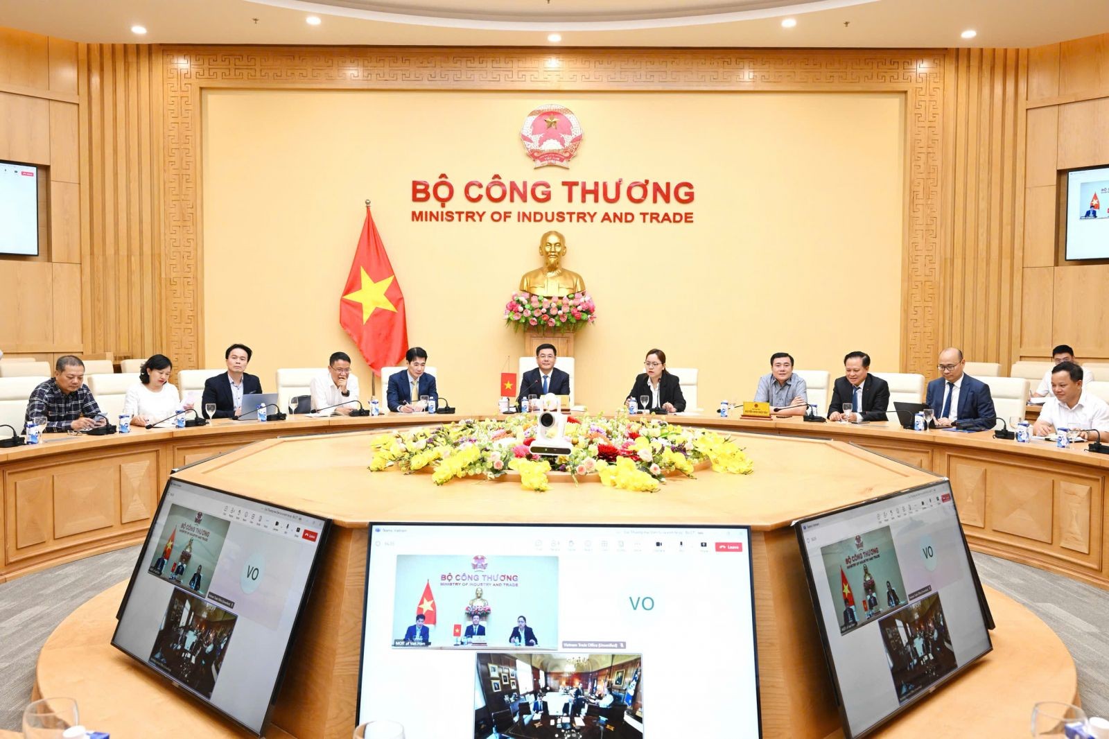 phiên đàm phán trực tuyến cấp bộ trưởng về thương mại đối ứng Việt Nam - Hoa Kỳ