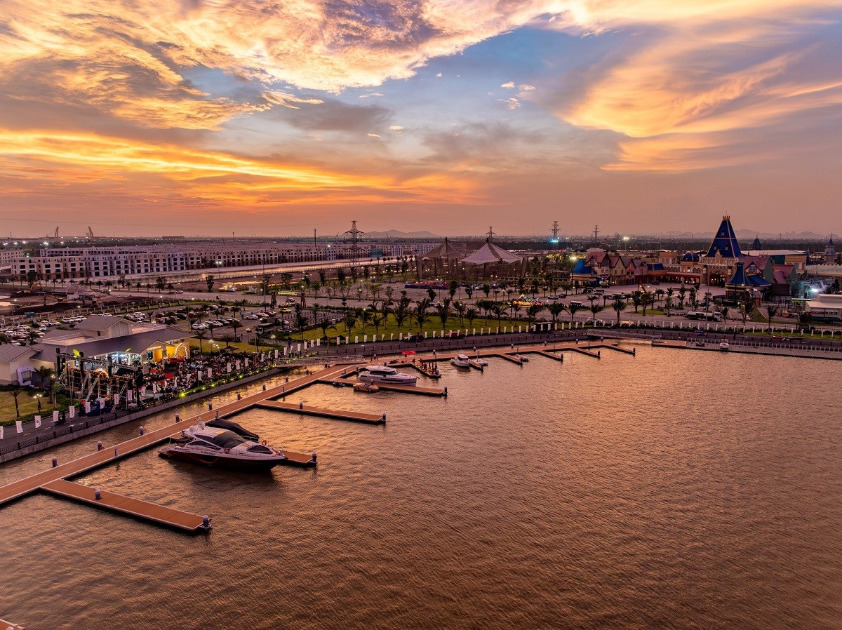 Bến du thuyền cao cấp là đại diện cho hệ thống đường thủy của Vinhomes Royal Island Bến du thuyền cao cấp là đại diện cho hệ thống đường thủy của Vinhomes Royal Island