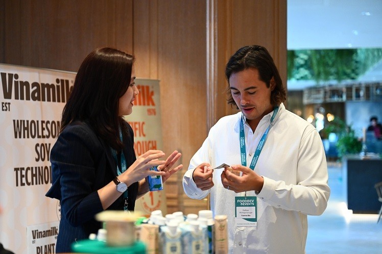 Các công nghệ mới được Vinamilk ứng dụng thu hút sự quan tâm của nhiều đơn vị, đối tác, nhà cung cấp đến từ Châu Âu, Hy Lạp… (Ảnh: An Minh) Các công nghệ mới được Vinamilk ứng dụng thu hút sự quan tâm của nhiều đơn vị, đối tác, nhà cung cấp đến từ Châu Âu, Hy Lạp… (Ảnh: An Minh)
