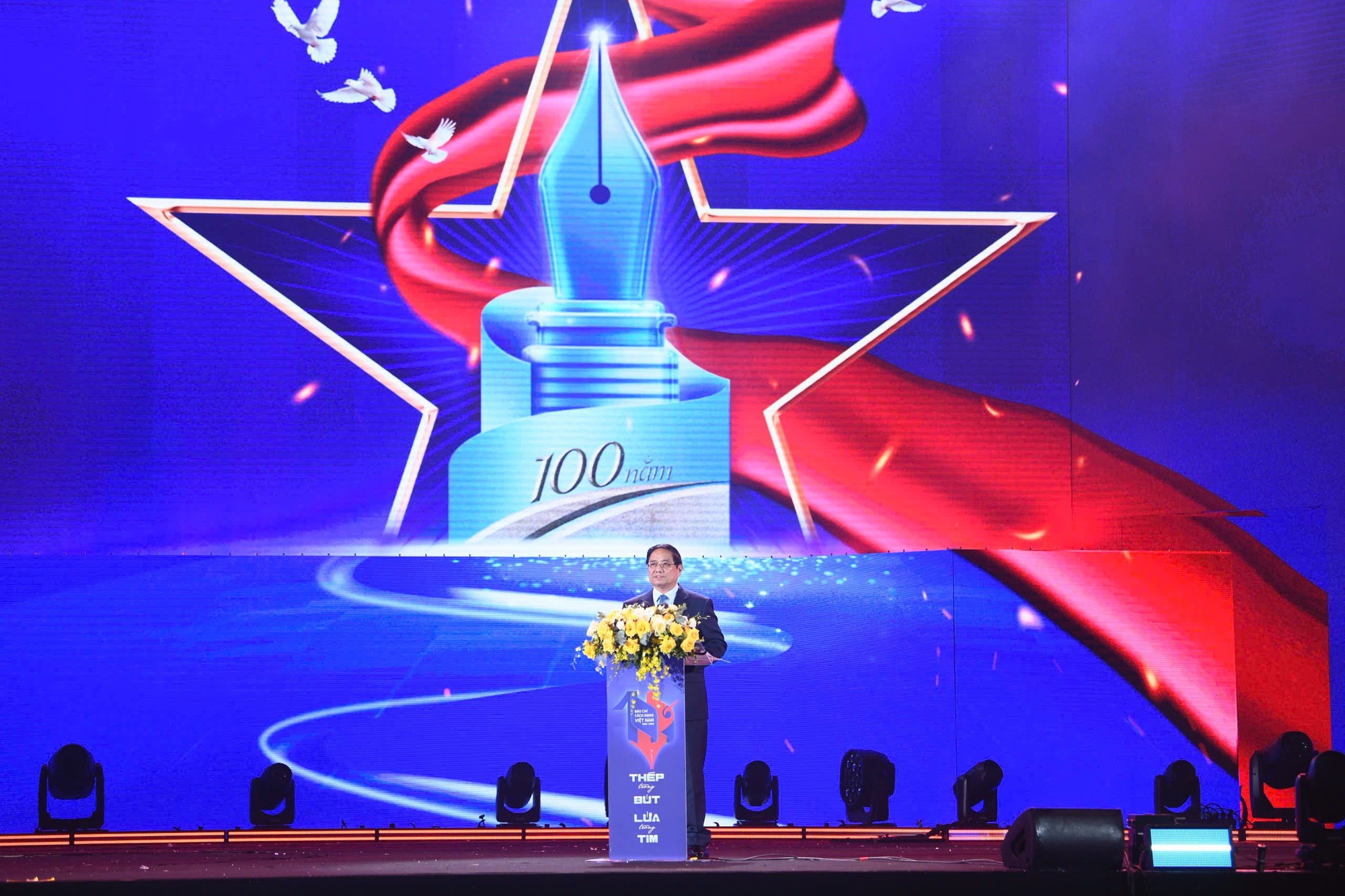 Thủ tướng: Đảng, Nhà nước và Nhân dân đặt niềm tin, hy vọng vào Báo chí Cách mạng với "thép trong bút, lửa trong tim" Thủ tướng: Đảng, Nhà nước và Nhân dân đặt niềm tin, hy vọng vào Báo chí Cách mạng với "thép trong bút, lửa trong tim"
