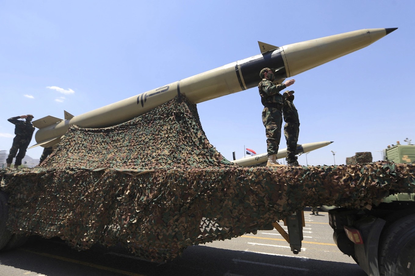 Tên lửa của Houthi tại cuộc diễu binh ở Sanaa, Yemen tháng 9/2023. (Ảnh: AFP) Tên lửa của Houthi tại cuộc diễu binh ở Sanaa, Yemen tháng 9/2023. (Ảnh: AFP)