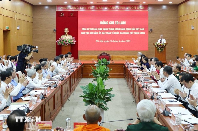 Tổng Bí thư làm việc với Đảng ủy Mặt trận Tổ quốc, các đoàn thể Trung ương Tổng Bí thư làm việc với Đảng ủy Mặt trận Tổ quốc, các đoàn thể Trung ương