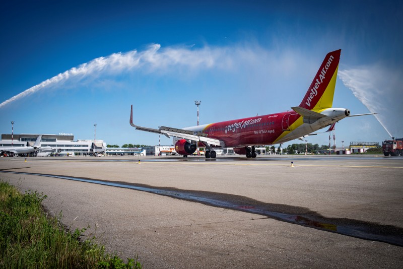 Máy bay Vietjet được chào mừng tại sân bay Khabarovsk. Máy bay Vietjet được chào mừng tại sân bay Khabarovsk.