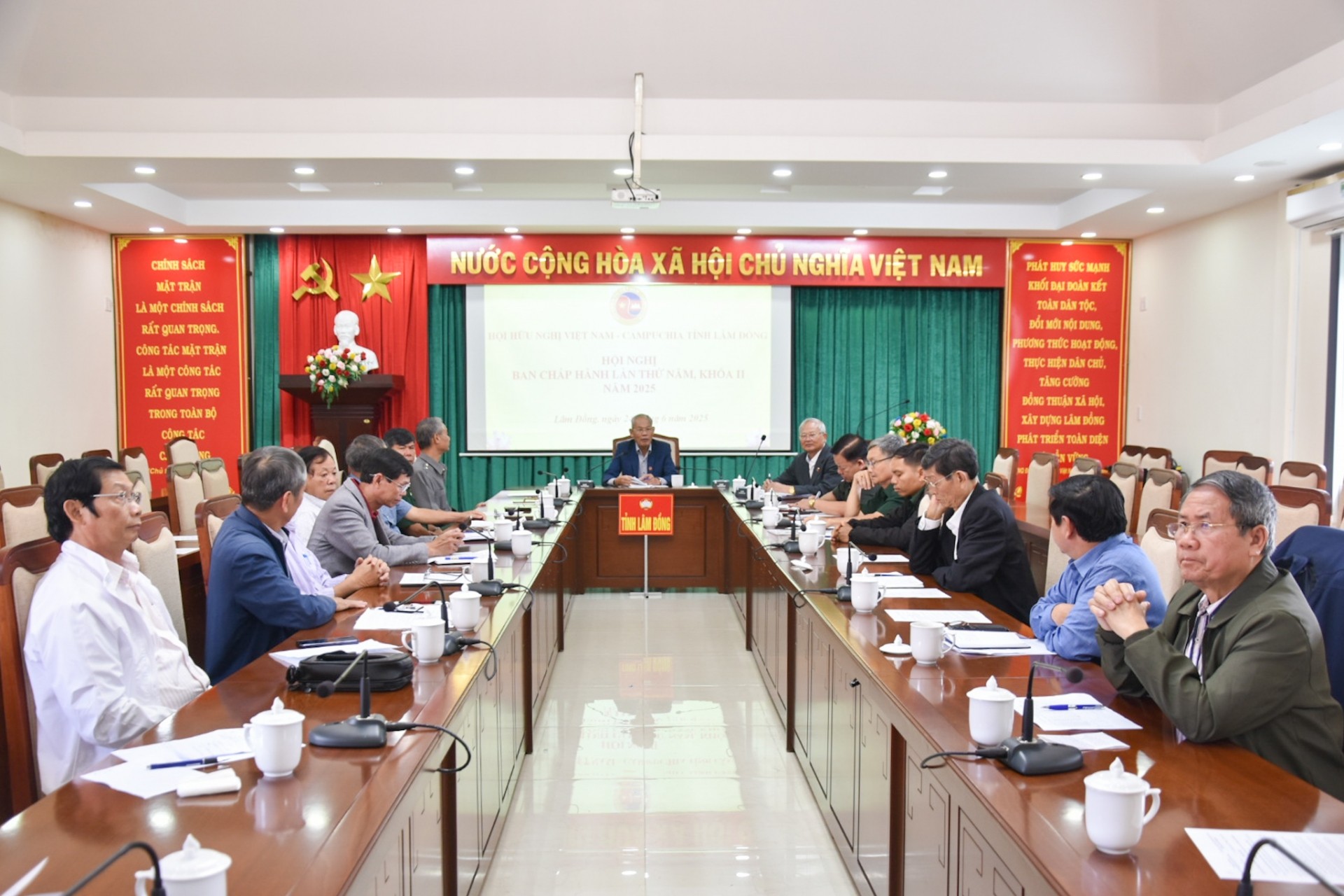 Chuẩn bị điều kiện sáp nhập thành Hội hữu nghị Việt Nam – Campuchia tỉnh Lâm Đồng mới Chuẩn bị điều kiện sáp nhập thành Hội hữu nghị Việt Nam – Campuchia tỉnh Lâm Đồng mới