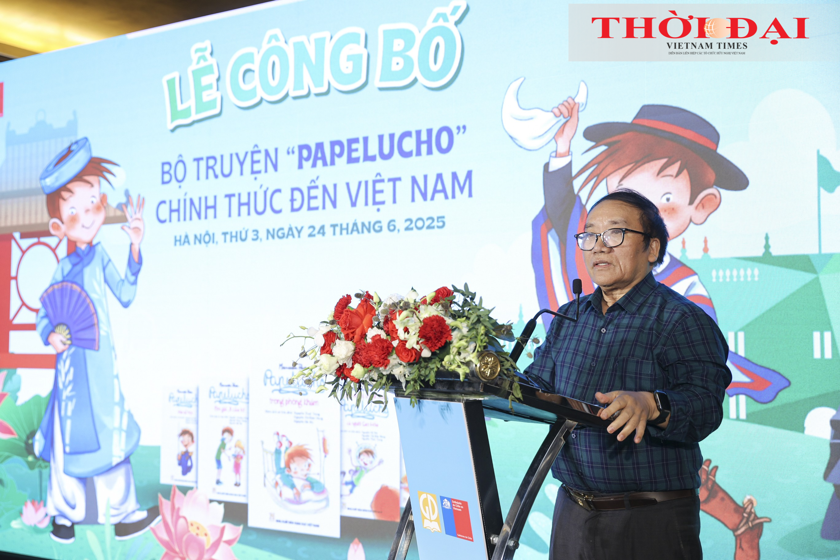 Nhà thơ Trần Đăng Khoa phát biểu tại Lễ công bố bộ truyện thiếu nhi Tình bạn Chile qua thơ trong ký ức Trần Đăng Khoa