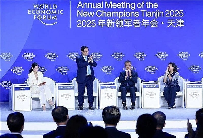 Vietnamese Prime Minister Pham Minh Chinh is a keynote speaker at a session Is Asia's Century at Risk? as part of the 16th Annual Meeting of the New Champions of the World Economic Forum in Tianjin, China, on June 25. (Photo: VNA) Vietnamese Prime Minister Pham Minh Chinh is a keynote speaker at a session Is Asia's Century at Risk? as part of the 16th Annual Meeting of the New Champions of the World Economic Forum in Tianjin, China, on June 25. (Photo: VNA)