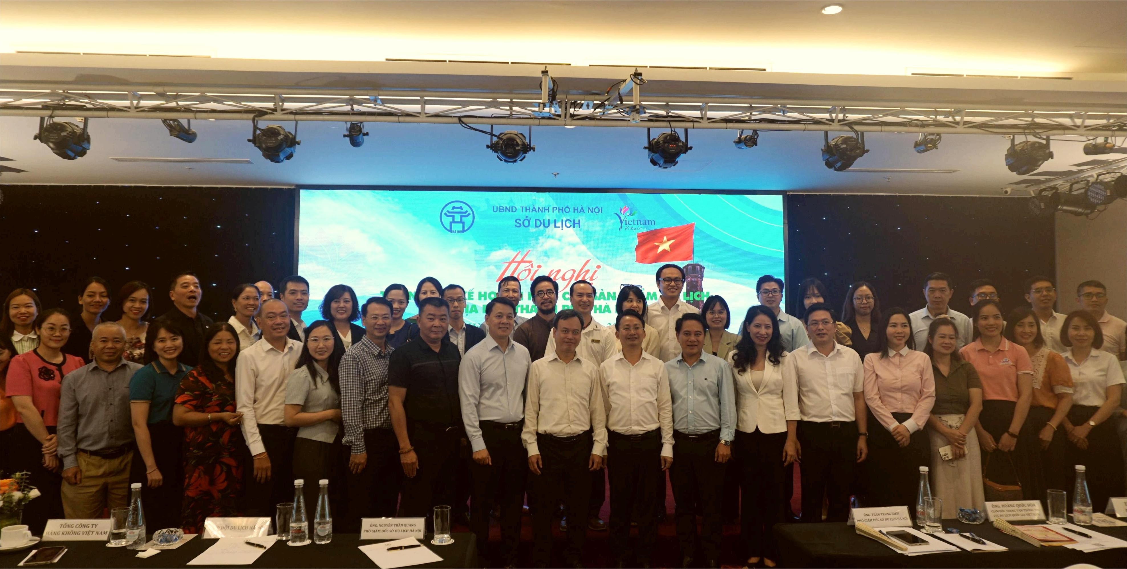 Các đại biểu tham dự hội nghị chụp hình lưu niệm. Ảnh: TITC Các đại biểu tham dự hội nghị chụp hình lưu niệm. Ảnh: TITC