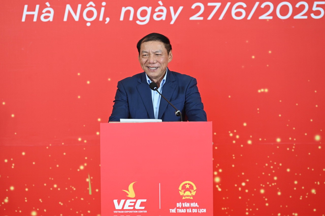Vingroup bàn giao mặt bằng triển lãm thành tựu kinh tế - xã hội Kỉ niệm 80 năm ngày Quốc khánh Vingroup bàn giao mặt bằng triển lãm thành tựu kinh tế - xã hội Kỉ niệm 80 năm ngày Quốc khánh