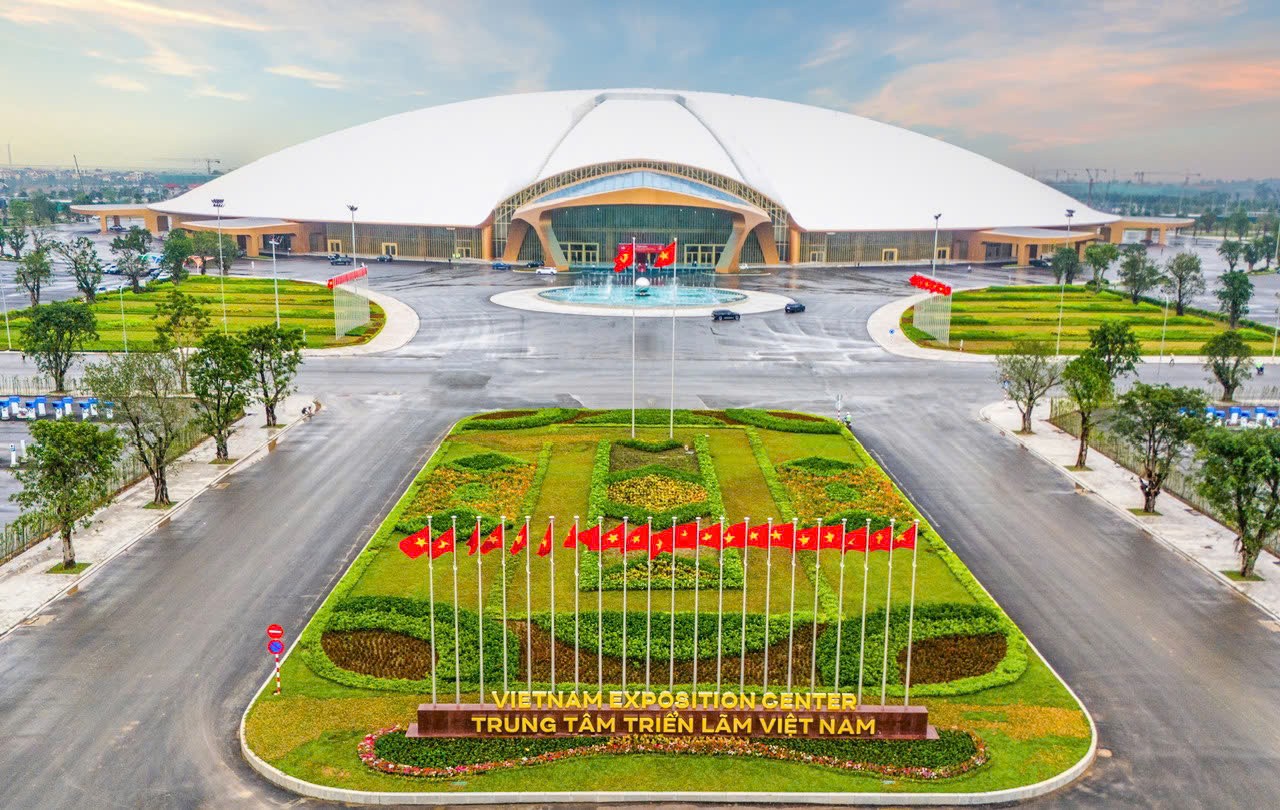 Vingroup bàn giao mặt bằng triển lãm thành tựu kinh tế - xã hội Kỉ niệm 80 năm ngày Quốc khánh Vingroup bàn giao mặt bằng triển lãm thành tựu kinh tế - xã hội Kỉ niệm 80 năm ngày Quốc khánh
