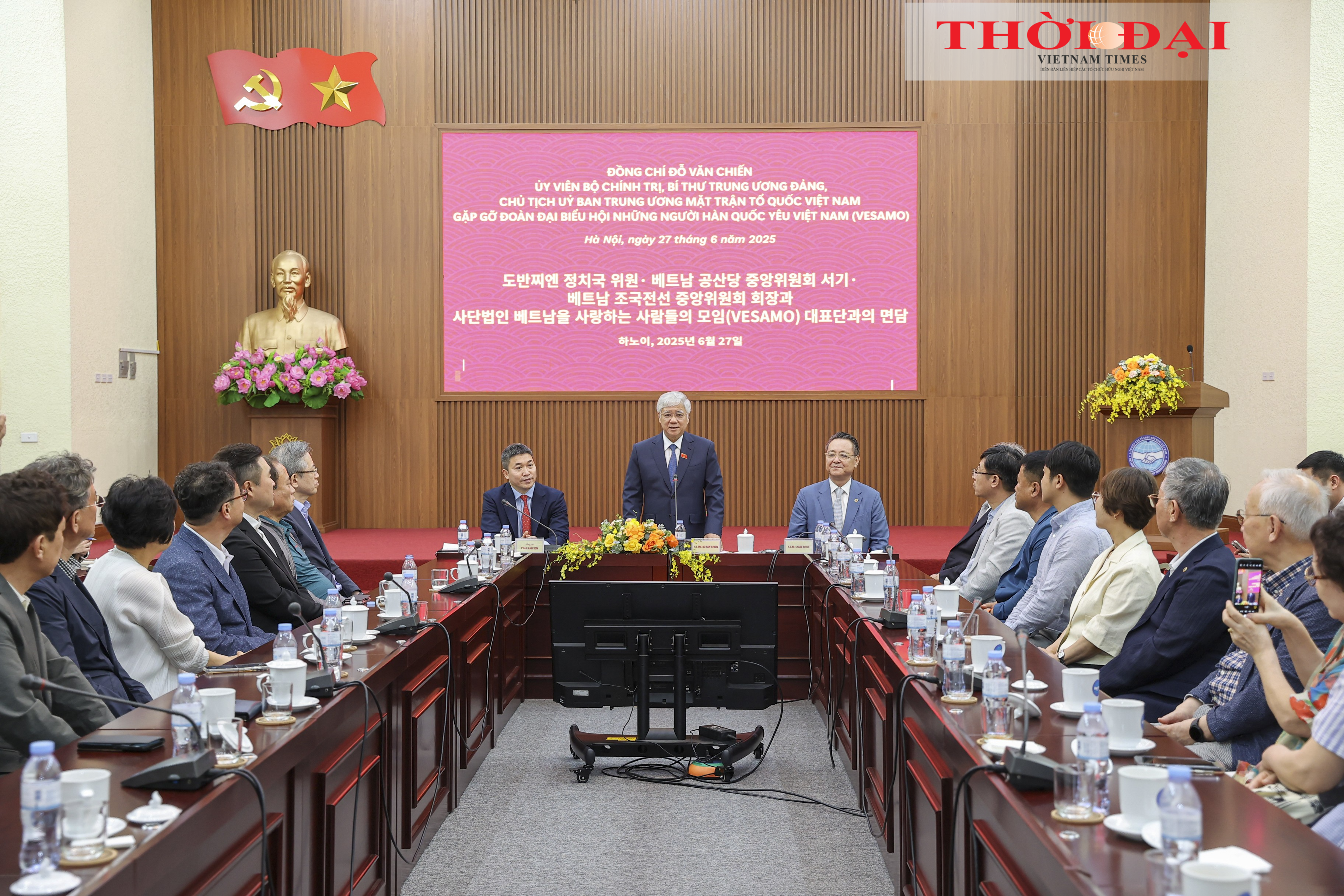 Chủ tịch Ủy ban Trung ương Mặt trận Tổ quốc Việt Nam Đỗ Văn Chiến phát biểu tại cuộc gặp gỡ Đoàn đại biểu VESAMO. (Ảnh: Đinh Hòa) Chủ tịch Ủy ban Trung ương Mặt trận Tổ quốc Việt Nam Đỗ Văn Chiến phát biểu tại cuộc gặp gỡ Đoàn đại biểu VESAMO. (Ảnh: Đinh Hòa)