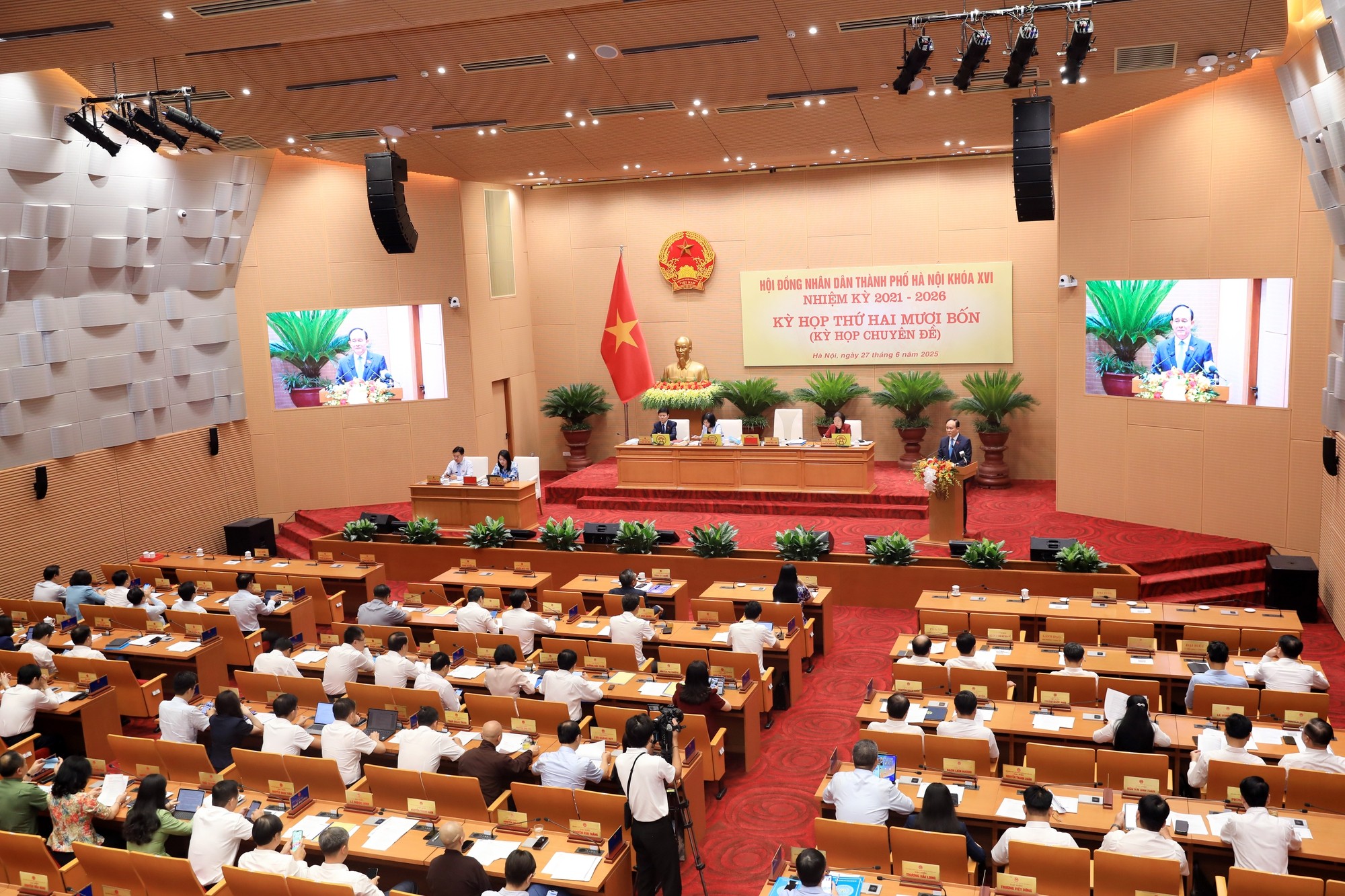 Quang cảnh kỳ họp. (Ảnh: hanoimoi.vn) Quang cảnh kỳ họp. (Ảnh: hanoimoi.vn)