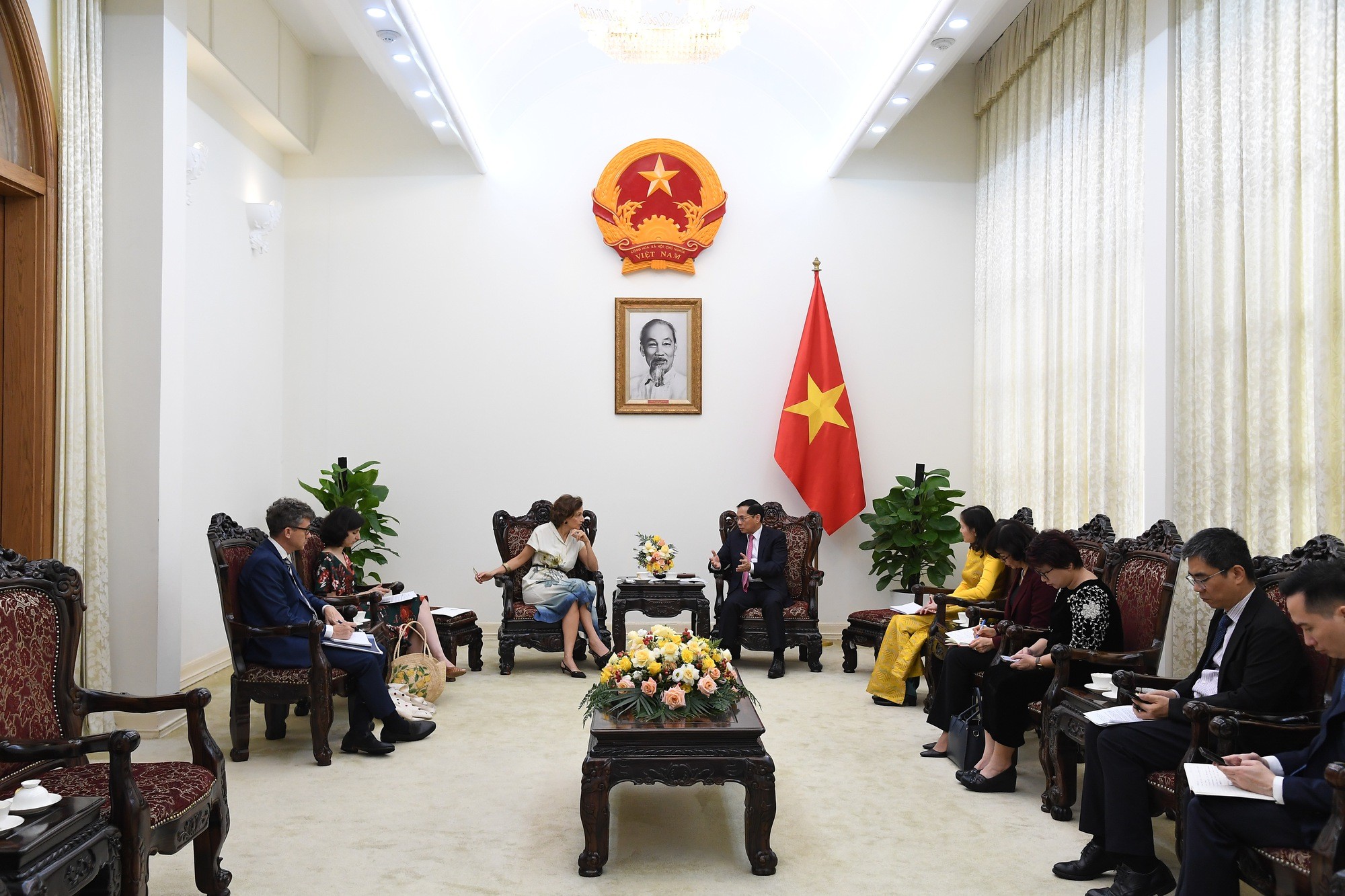 Tổng Giám đốc UNESCO nhận Kỷ niệm chương Tổng Giám đốc UNESCO nhận Kỷ niệm chương