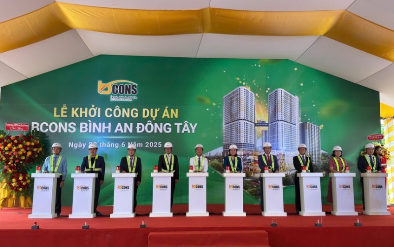 Đại biểu thực hiện nghi thức khởi công. Đại biểu thực hiện nghi thức khởi công.