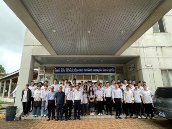 Sinh viên Việt Nam sống trách nhiệm, học tập nghiêm túc tại Lào