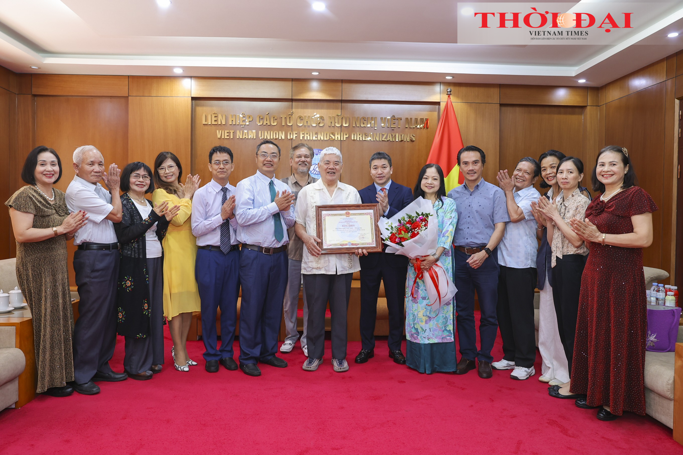 Các đại biểu chụp ảnh lưu niệm. (Ảnh: Đinh Hòa) Các đại biểu chụp ảnh lưu niệm. (Ảnh: Đinh Hòa)