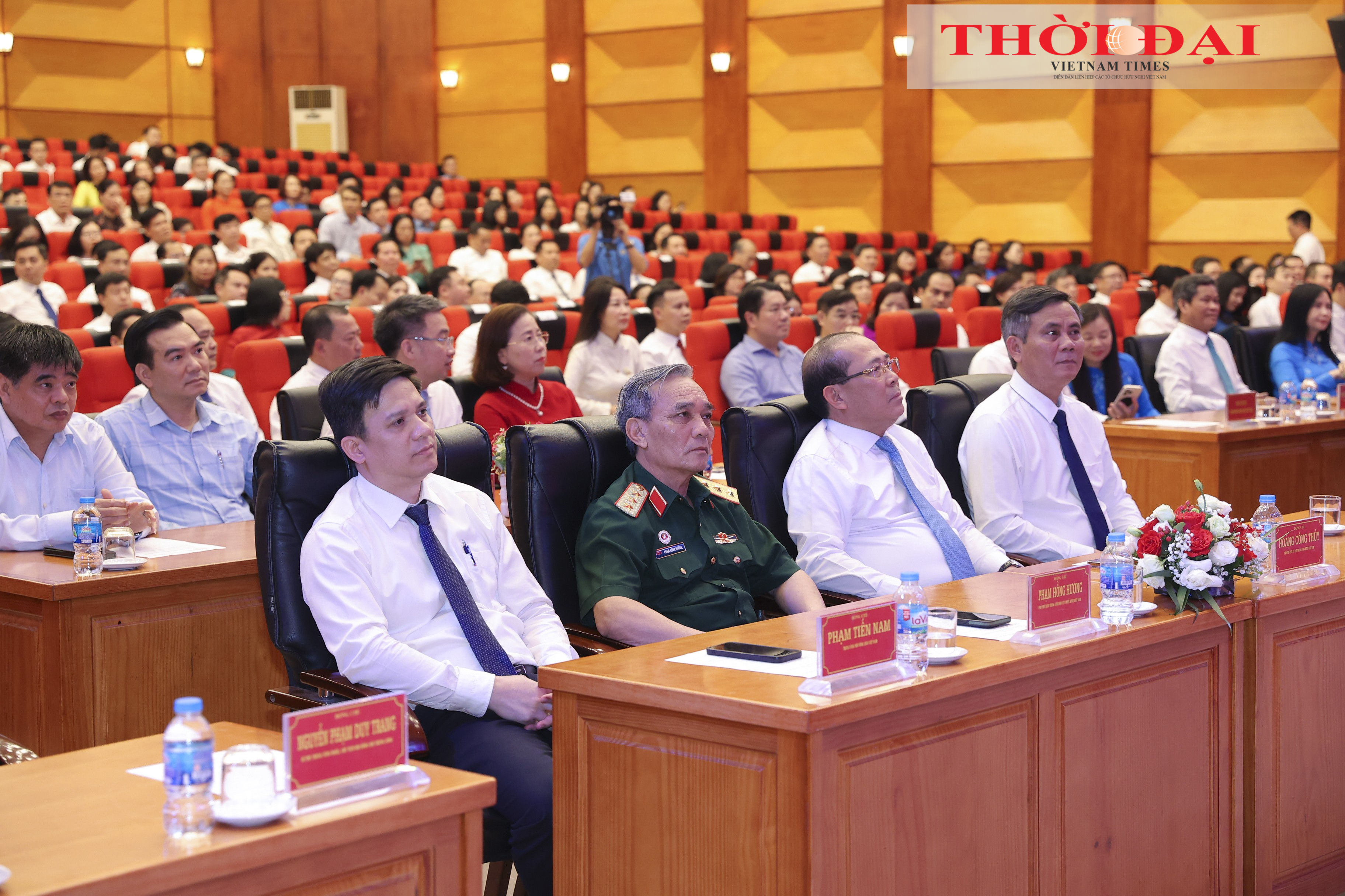 Hội nghị công bố các quyết định về công tác cán bộ. Hội nghị công bố các quyết định về công tác cán bộ.