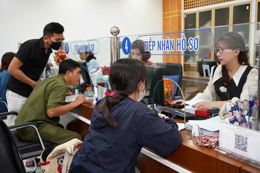 Một số chính sách mới có hiệu lực từ ngày 01/7/2025 Từ ngày 01/7/2025: Chính thức bỏ hình phạt tử hình ở 8 tội danh, thay mã số thuế bằng số định danh