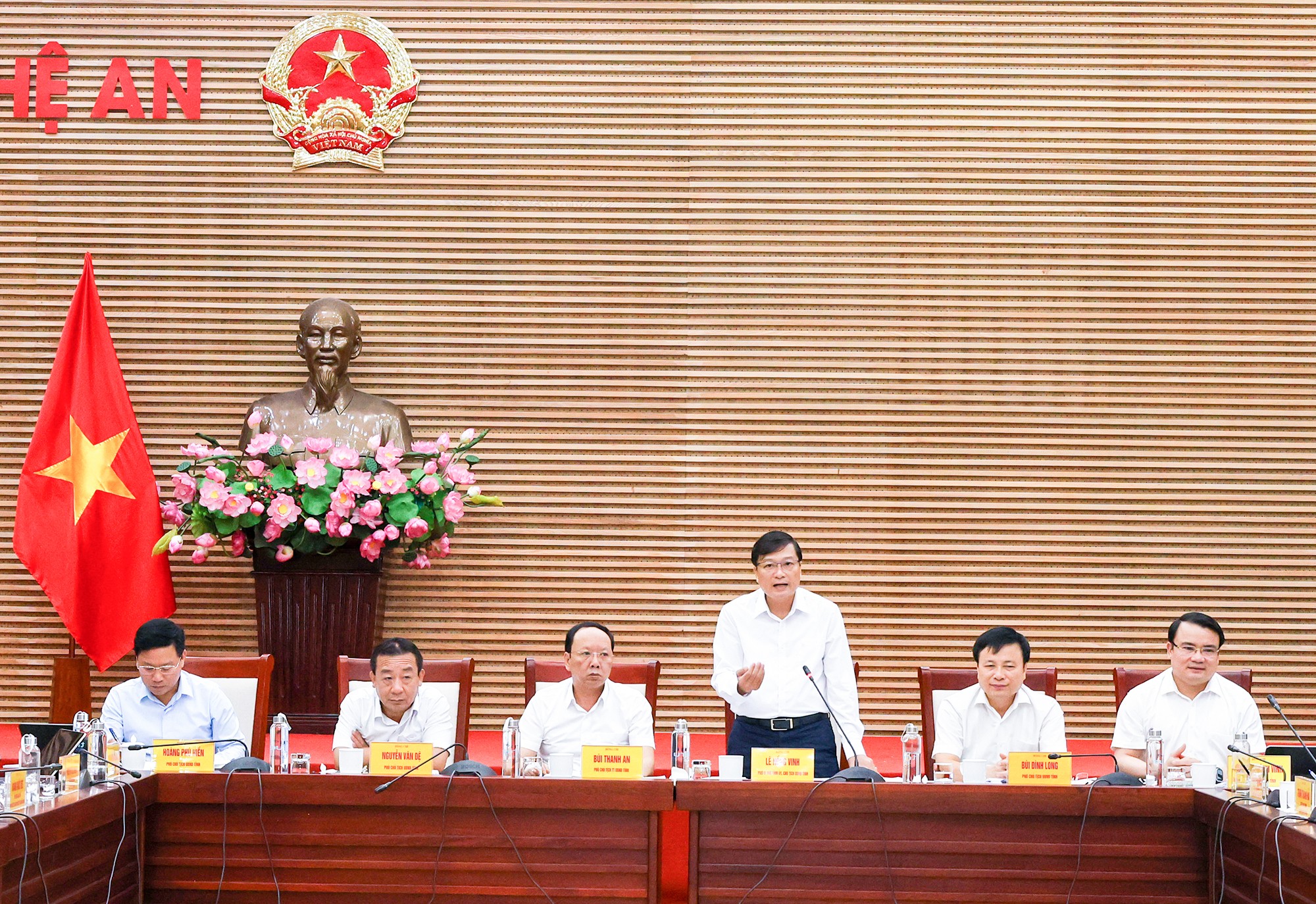 Chủ tịch UBND tỉnh Lê Hồng Vinh phát biểu. (Ảnh: Chủ tịch UBND tỉnh Lê Hồng Vinh phát biểu. (Ảnh: