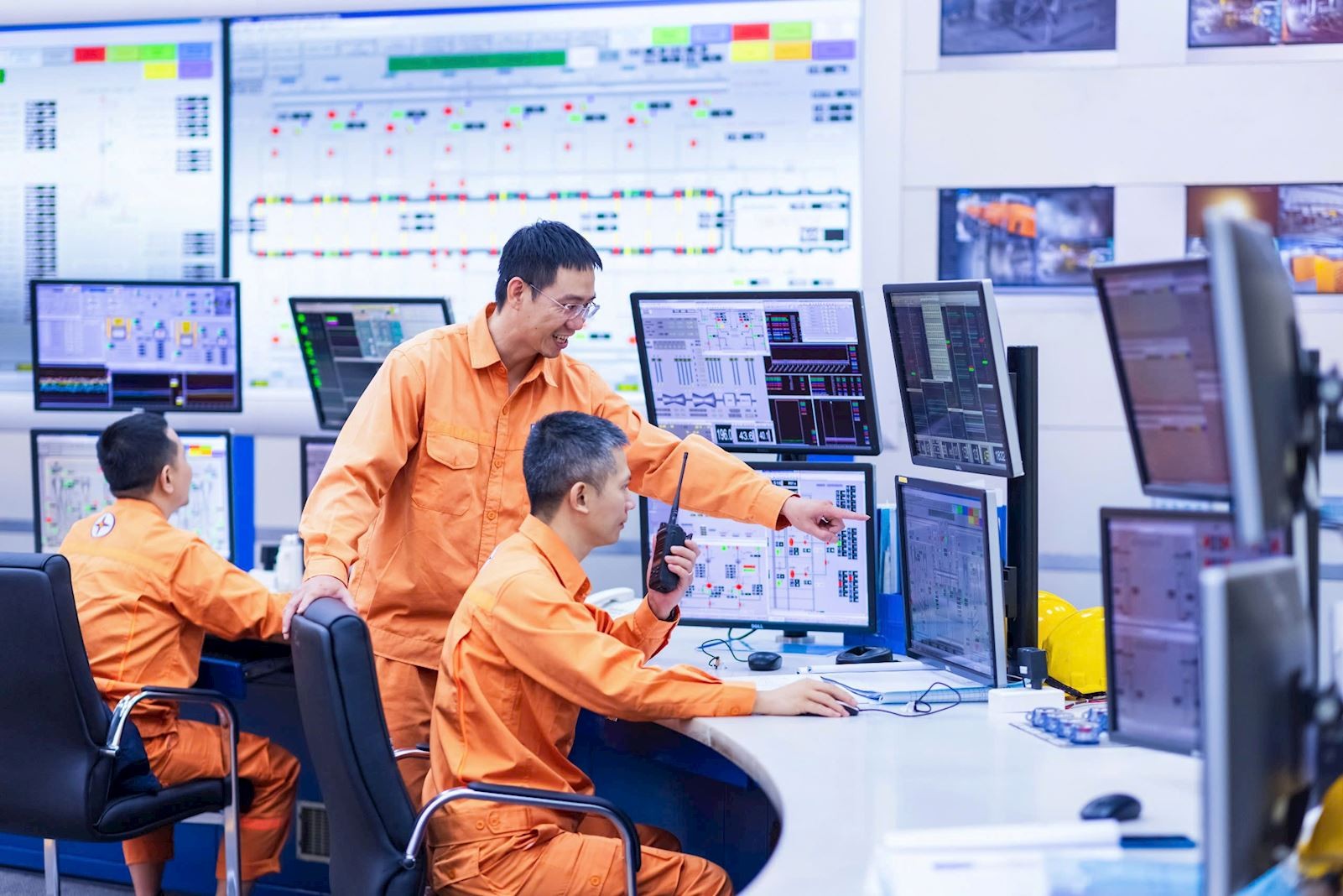 Lực lượng vận hành tập trung cao độ để đảm bảo sản xuất Lực lượng vận hành tập trung cao độ để đảm bảo sản xuất