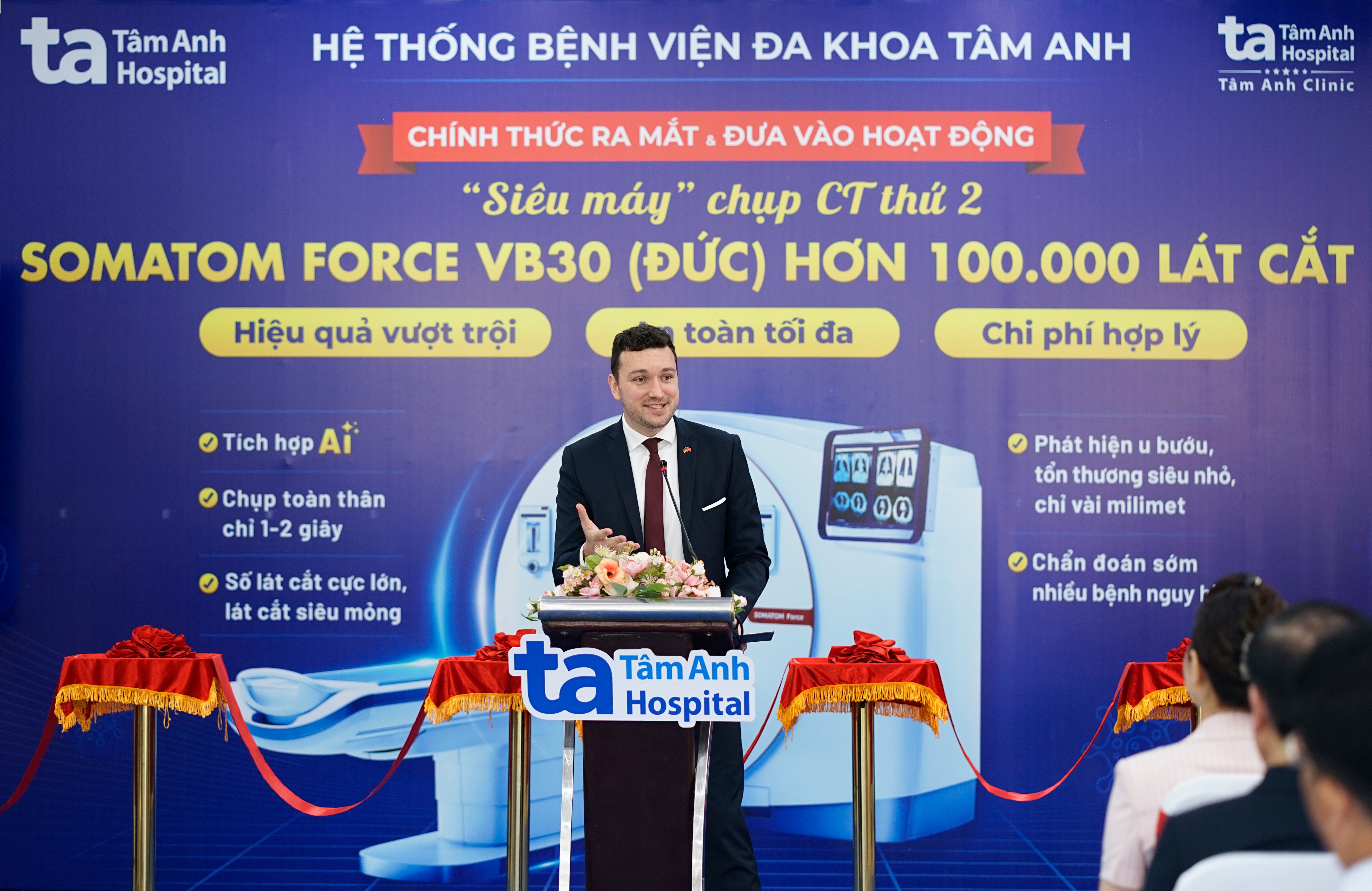Ông Christopher Scholl - Phó Tổng Lãnh sự, Đại diện Tổng Lãnh sự quán CHLB Đức phát biểu tại buổi lễ, đánh giá cao sự đầu tư công nghệ cao của BV Tâm Anh. Ảnh: Bệnh viện Đa khoa Tâm Anh. Ông Christopher Scholl - Phó Tổng Lãnh sự, Đại diện Tổng Lãnh sự quán CHLB Đức phát biểu tại buổi lễ, đánh giá cao sự đầu tư công nghệ cao của BV Tâm Anh. Ảnh: Bệnh viện Đa khoa Tâm Anh.