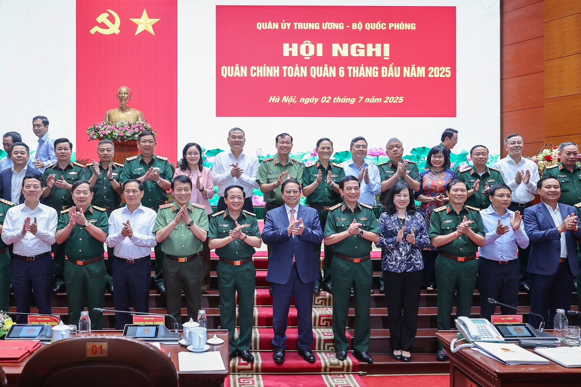Thủ tướng Phạm Minh Chính: Quân đội tiếp tục thực hiện tốt vai trò nòng cốt trong xây dựng "thế trận lòng dân" Thủ tướng Phạm Minh Chính: Quân đội tiếp tục thực hiện tốt vai trò nòng cốt trong xây dựng "thế trận lòng dân"