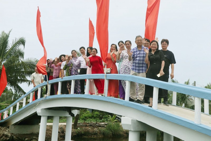 Trao nhà hữu nghị và khánh thành 3 cầu giao thông nông thôn tại Cà Mau Trao nhà hữu nghị và khánh thành 3 cầu giao thông nông thôn tại Cà Mau