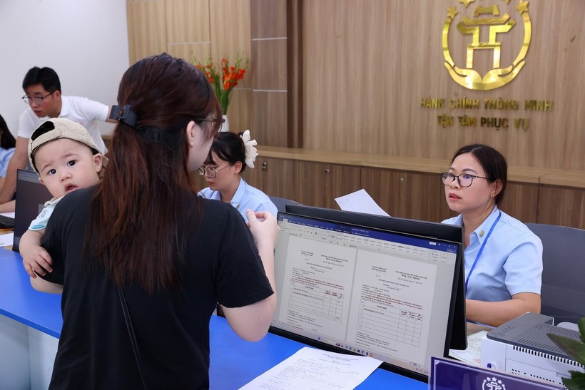 Tiếp tục hoàn thiện tổ chức bộ máy và chuẩn bị Đại hội đảng bộ các cấp Tiếp tục hoàn thiện tổ chức bộ máy và chuẩn bị Đại hội đảng bộ các cấp