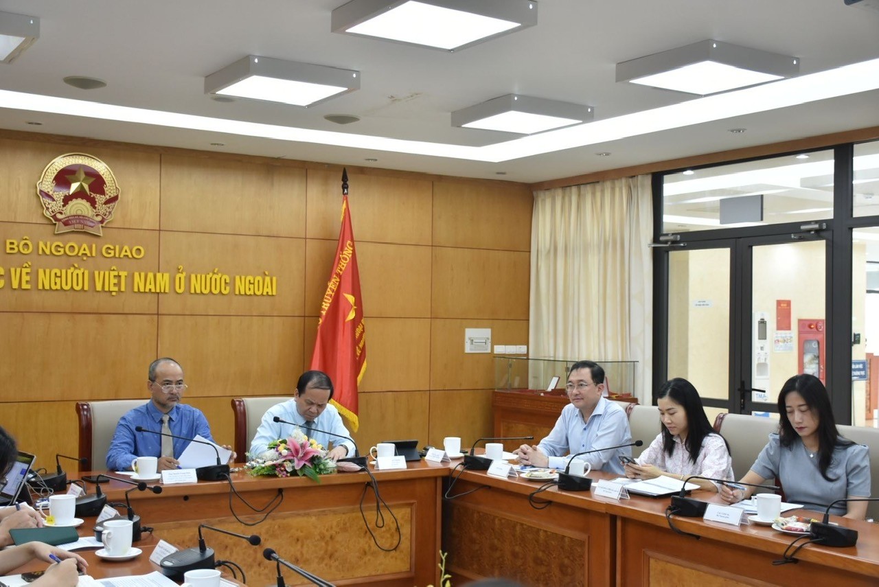 Phổ biến, giải đáp pháp luật cho người Việt Nam tại Hàn Quốc Phổ biến, giải đáp pháp luật cho người Việt Nam tại Hàn Quốc