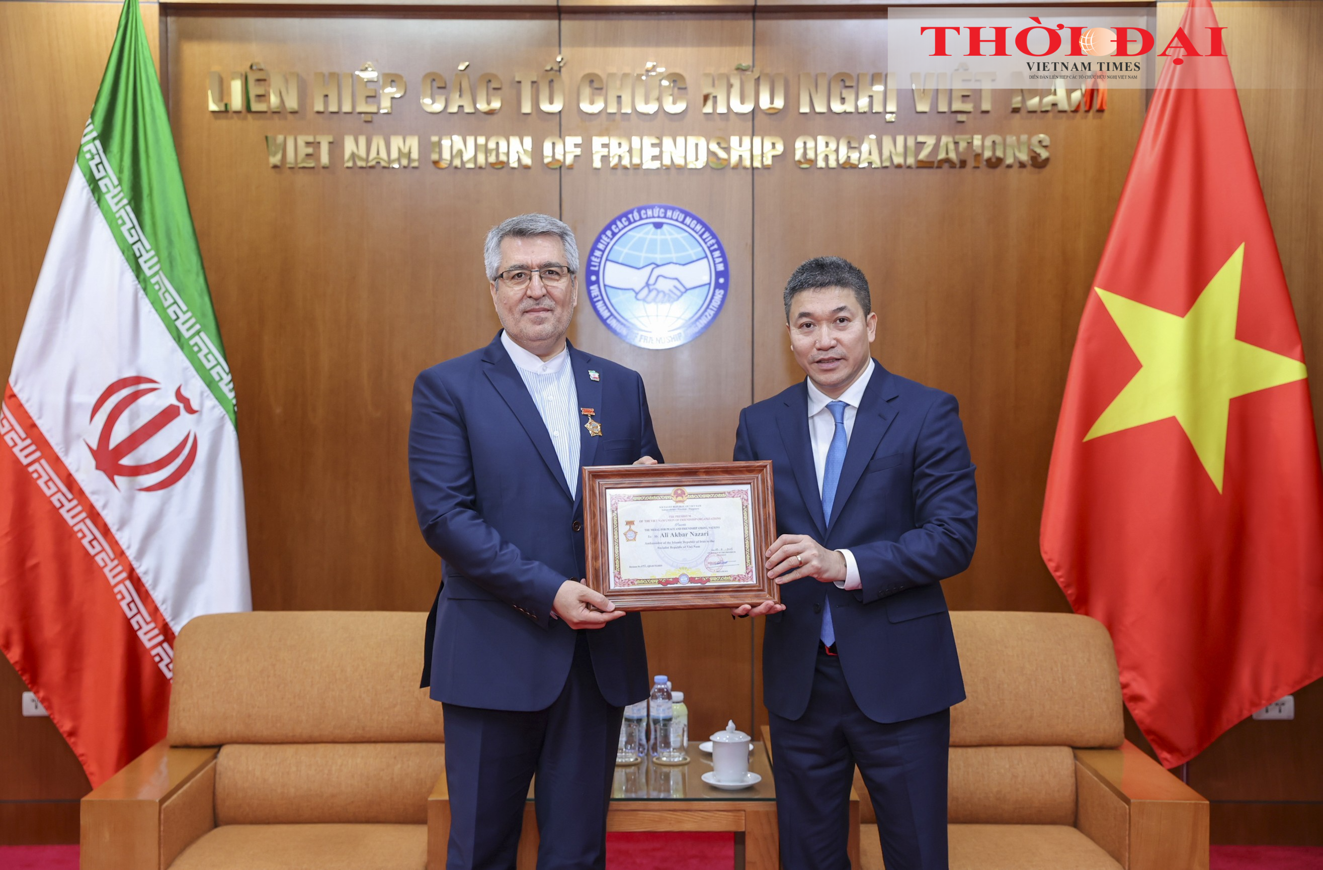 Trao Kỷ niệm chương "Vì hòa bình, hữu nghị giữa các dân tộc" cho Đại sứ Iran tại Việt Nam Trao Kỷ niệm chương "Vì hòa bình, hữu nghị giữa các dân tộc" cho Đại sứ Iran tại Việt Nam