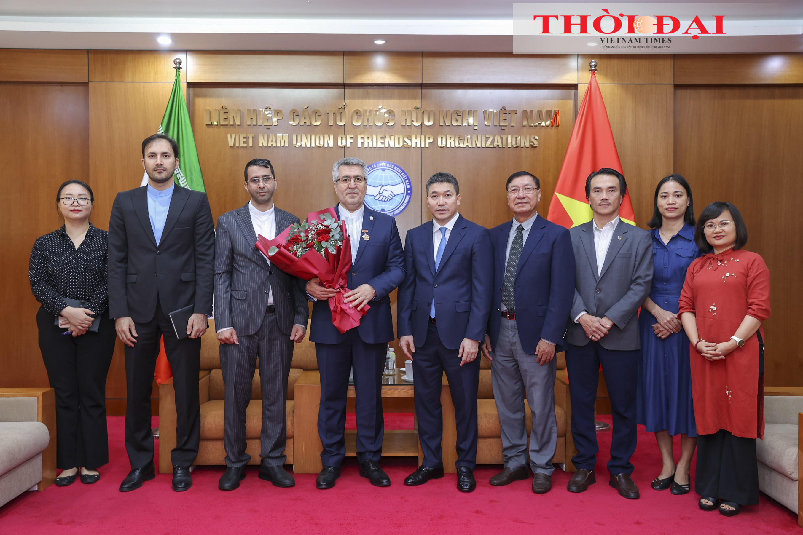 Trao Kỷ niệm chương "Vì hòa bình, hữu nghị giữa các dân tộc" cho Đại sứ Iran tại Việt Nam Trao Kỷ niệm chương "Vì hòa bình, hữu nghị giữa các dân tộc" cho Đại sứ Iran tại Việt Nam