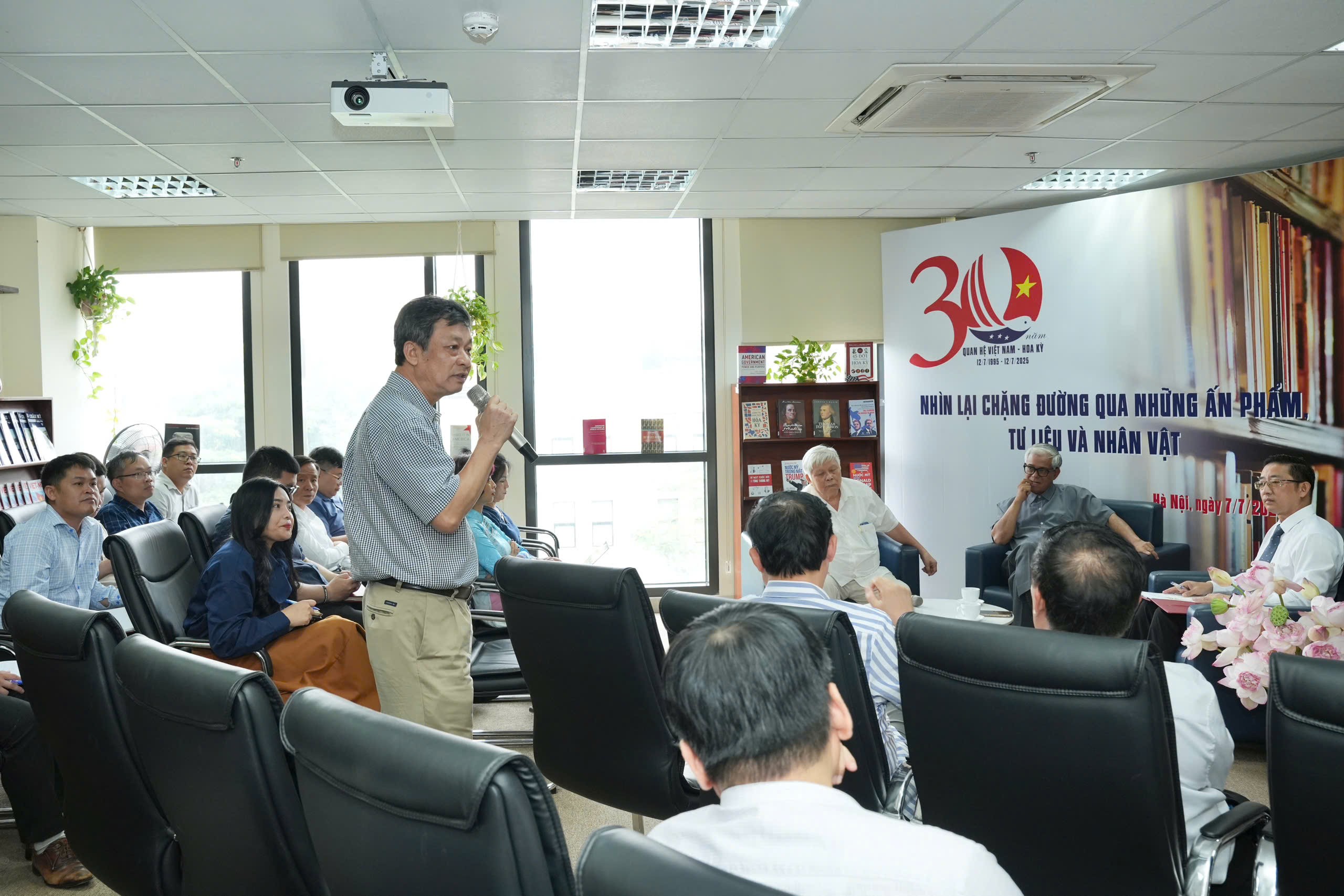 Ba thập kỷ quan hệ Việt - Mỹ: Nhìn lại quá khứ, kết nối hiện tại, hướng tới tương lai Ba thập kỷ quan hệ Việt - Mỹ: Nhìn lại quá khứ, kết nối hiện tại, hướng tới tương lai