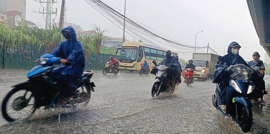 Hà Nội chiều tối và đêm có mưa rào và dông vài nơi. (Ảnh minh họa: Báo Lao Động) Hà Nội chiều tối và đêm có mưa rào và dông vài nơi. (Ảnh minh họa: Báo Lao Động)