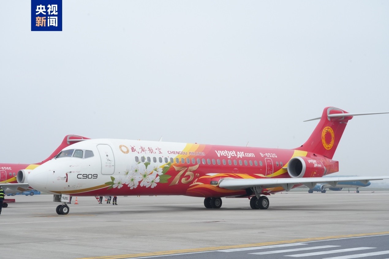 Máy bay chở khách C909 của Trung Quốc vượt mốc 700 tuyến bay, vận chuyển hơn 24 triệu lượt hành khách Máy bay chở khách C909 của Trung Quốc vượt mốc 700 tuyến bay, vận chuyển hơn 24 triệu lượt hành khách