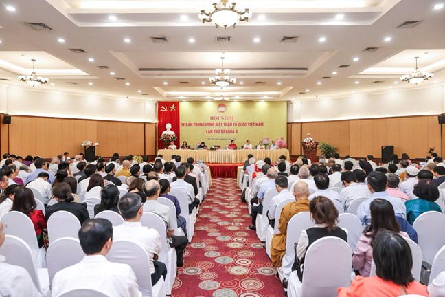 Giữ gìn đoàn kết là nhiệm vụ quan trọng hàng đầu - là điều kiện tiên quyết để mọi công việc cải cách khác diễn ra thuận lợi Giữ gìn đoàn kết là nhiệm vụ quan trọng hàng đầu - là điều kiện tiên quyết để mọi công việc cải cách khác diễn ra thuận lợi