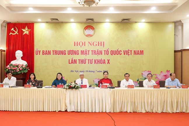 Giữ gìn đoàn kết là nhiệm vụ quan trọng hàng đầu - là điều kiện tiên quyết để mọi công việc cải cách khác diễn ra thuận lợi Giữ gìn đoàn kết là nhiệm vụ quan trọng hàng đầu - là điều kiện tiên quyết để mọi công việc cải cách khác diễn ra thuận lợi