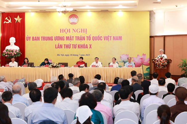 Giữ gìn đoàn kết là nhiệm vụ quan trọng hàng đầu - là điều kiện tiên quyết để mọi công việc cải cách khác diễn ra thuận lợi Giữ gìn đoàn kết là nhiệm vụ quan trọng hàng đầu - là điều kiện tiên quyết để mọi công việc cải cách khác diễn ra thuận lợi