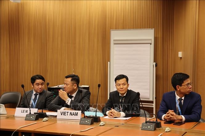 Các thành viên của Phái đoàn thường trực Việt Nam tại Geneva. Ảnh: Anh Hiển/PV TTXVN tại Thụy Sĩ Các thành viên của Phái đoàn thường trực Việt Nam tại Geneva. Ảnh: Anh Hiển/PV TTXVN tại Thụy Sĩ