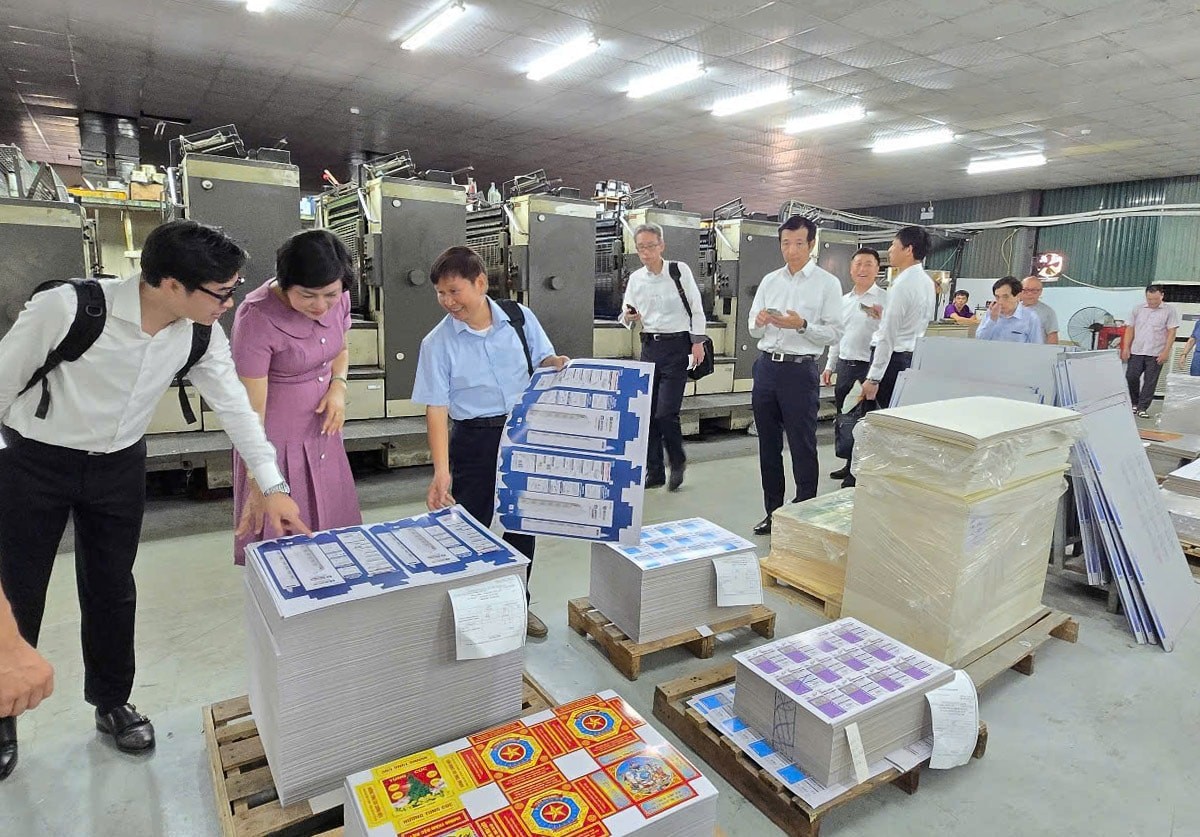 Đoàn đại biểu thành phố Tottori đến thăm mô hình nông nghiệp công nghệ cao tại xã Kim Đoàn đại biểu thành phố Tottori đến thăm mô hình nông nghiệp công nghệ cao tại xã Kim