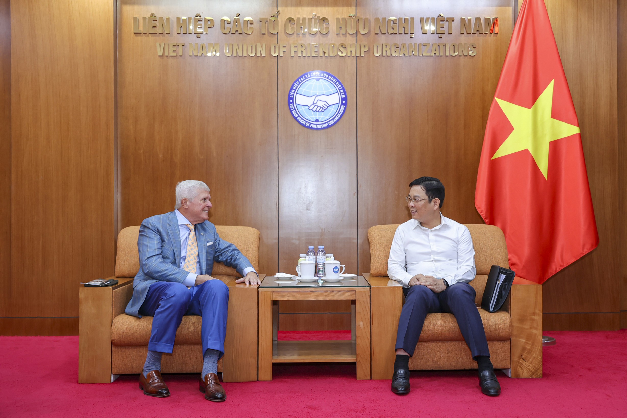 Cựu binh Mỹ góp phần hàn gắn vết thương chiến tranh, nối nhịp cầu Việt - Mỹ Cựu binh Mỹ góp phần hàn gắn vết thương chiến tranh, nối nhịp cầu Việt - Mỹ