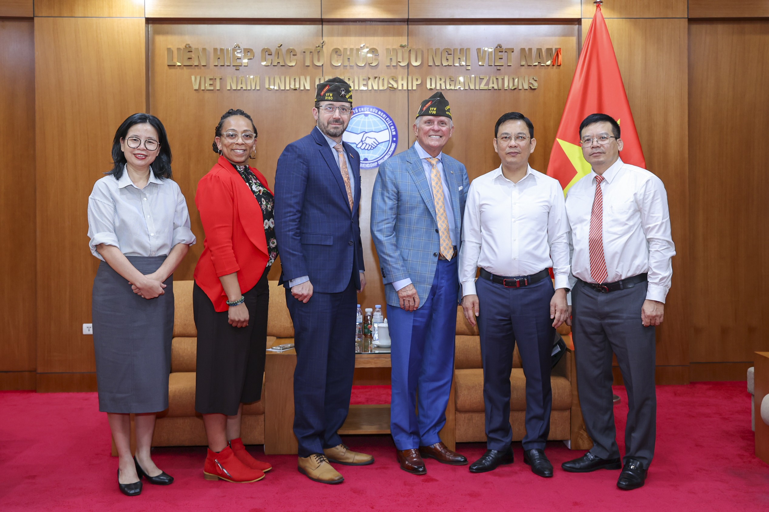 Cựu binh Mỹ góp phần hàn gắn vết thương chiến tranh, nối nhịp cầu Việt - Mỹ Cựu binh Mỹ góp phần hàn gắn vết thương chiến tranh, nối nhịp cầu Việt - Mỹ