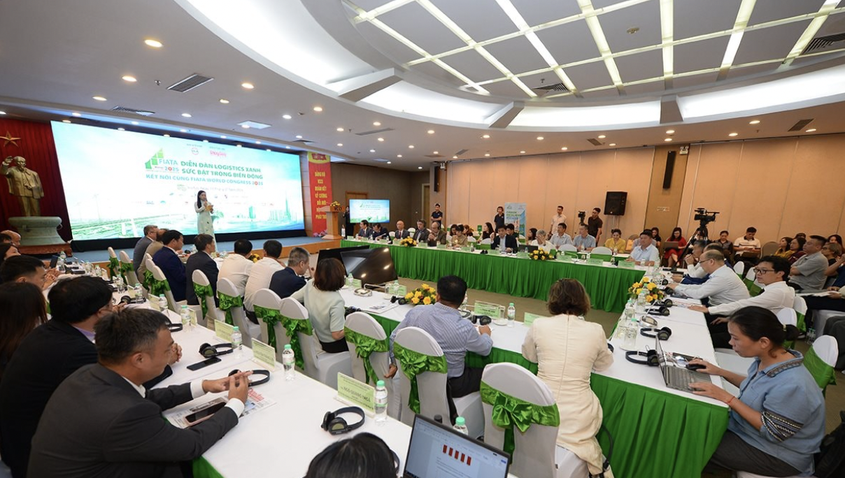 Quang cảnh tại Diễn đàn. (Ảnh: Tạp chí Diễn đàn Doanh nghiệp) Quang cảnh tại Diễn đàn. (Ảnh: Tạp chí Diễn đàn Doanh nghiệp)