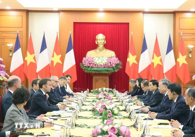 "Tình hữu nghị, quan hệ đối tác và niềm tin là nền tảng quan hệ Việt Nam-Pháp" "Tình hữu nghị, quan hệ đối tác và niềm tin là nền tảng quan hệ Việt Nam-Pháp"