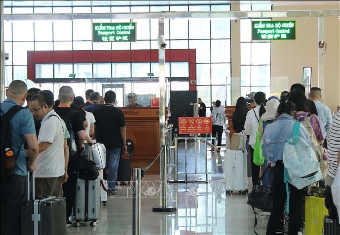 Bustling Trade And Border Tourism Through Huu Nghi International Border Gate