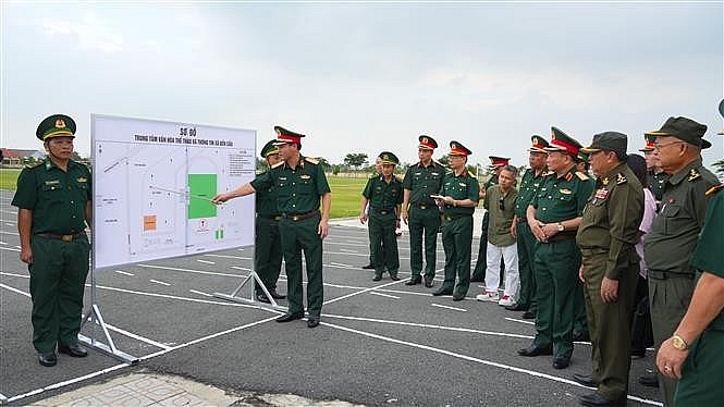Leaders of the Tay Ninh provincial Border Guard Command report the National Defence Ministry's delegation plans to organise the Vietnam-Cambodia Border Defence Friendship Exchange. (Photo: VNA) Leaders of the Tay Ninh provincial Border Guard Command report the National Defence Ministry's delegation plans to organise the Vietnam-Cambodia Border Defence Friendship Exchange. (Photo: VNA)