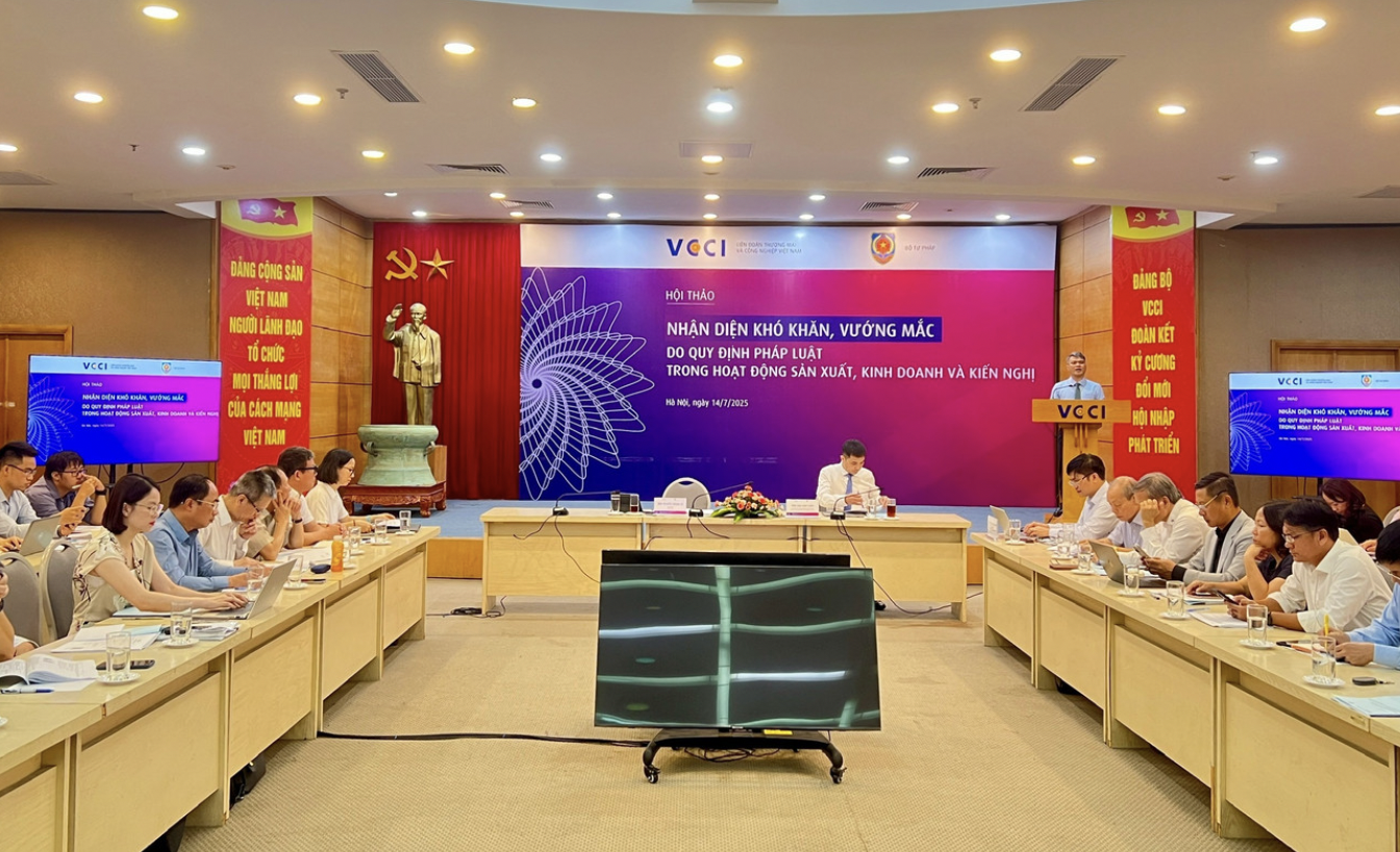 Quang cảnh diễn đàn. (Ảnh: tienphong.vn) Quang cảnh diễn đàn. (Ảnh: tienphong.vn)