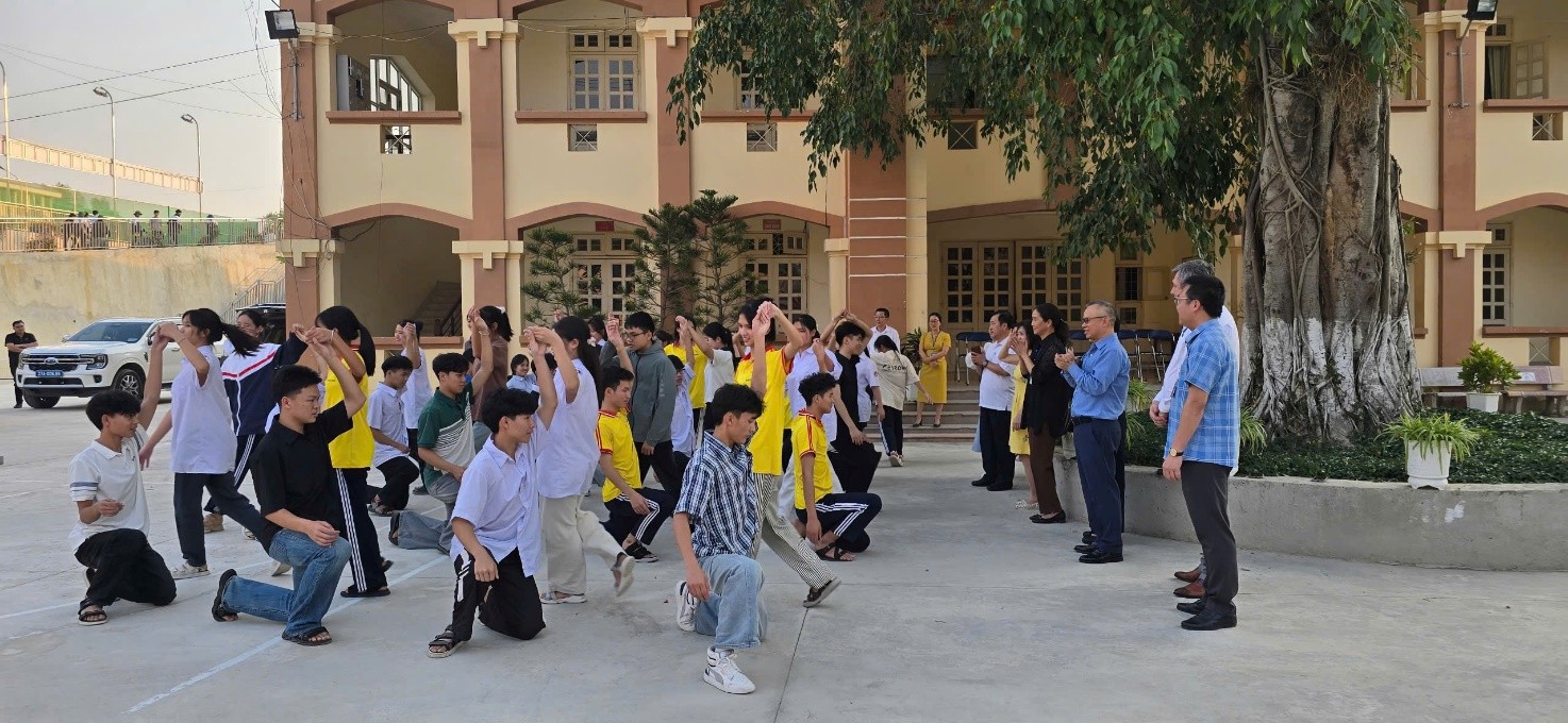 Tăng cường giao lưu giáo dục Việt - Nga: Học sinh Điện Biên chuẩn bị tham dự Trại hè tại Saint Petersburg Tăng cường giao lưu giáo dục Việt - Nga: Học sinh Điện Biên chuẩn bị tham dự Trại hè tại Saint Petersburg